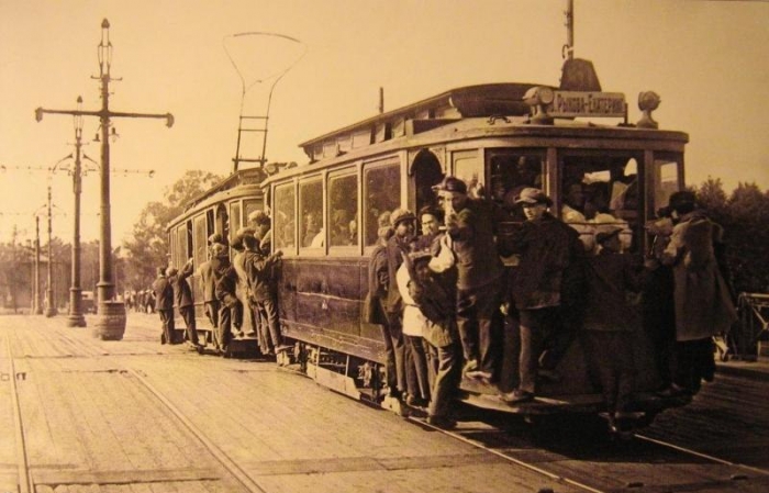 Трамвай на Строгановском мосту. С 1952 года – Ушаковский мост. Фото 1933 г.